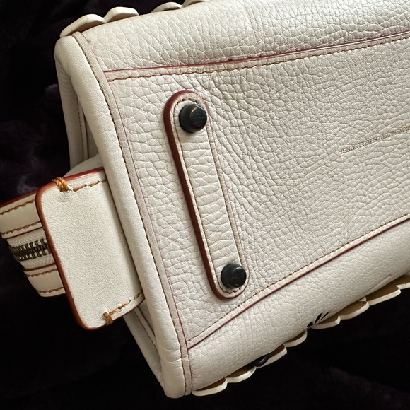 COACH Rogue 25 in Glovetanned Pebbled Leather with Wild Tea Rose Chalk - Picture 7 of 15